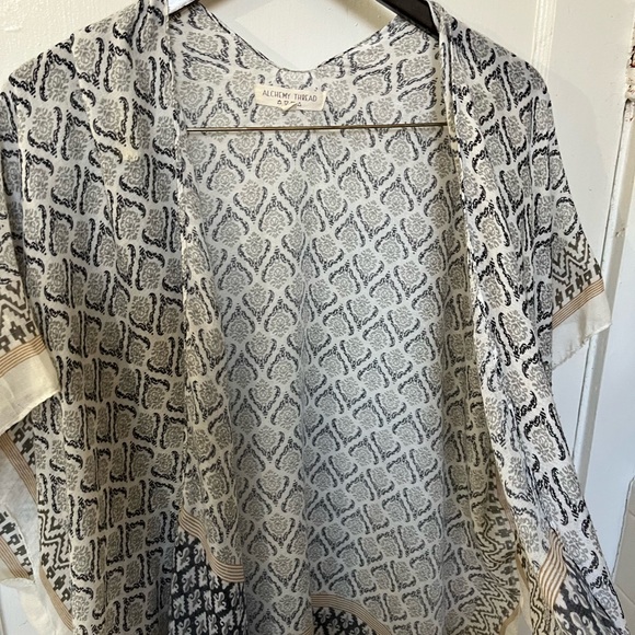 Alchemy Thread Boho Geometric Print Kimono Ruana - OS - Picture 6 of 9